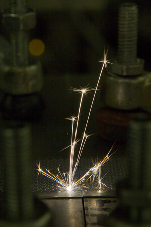 Surface functionalization by laser patterning